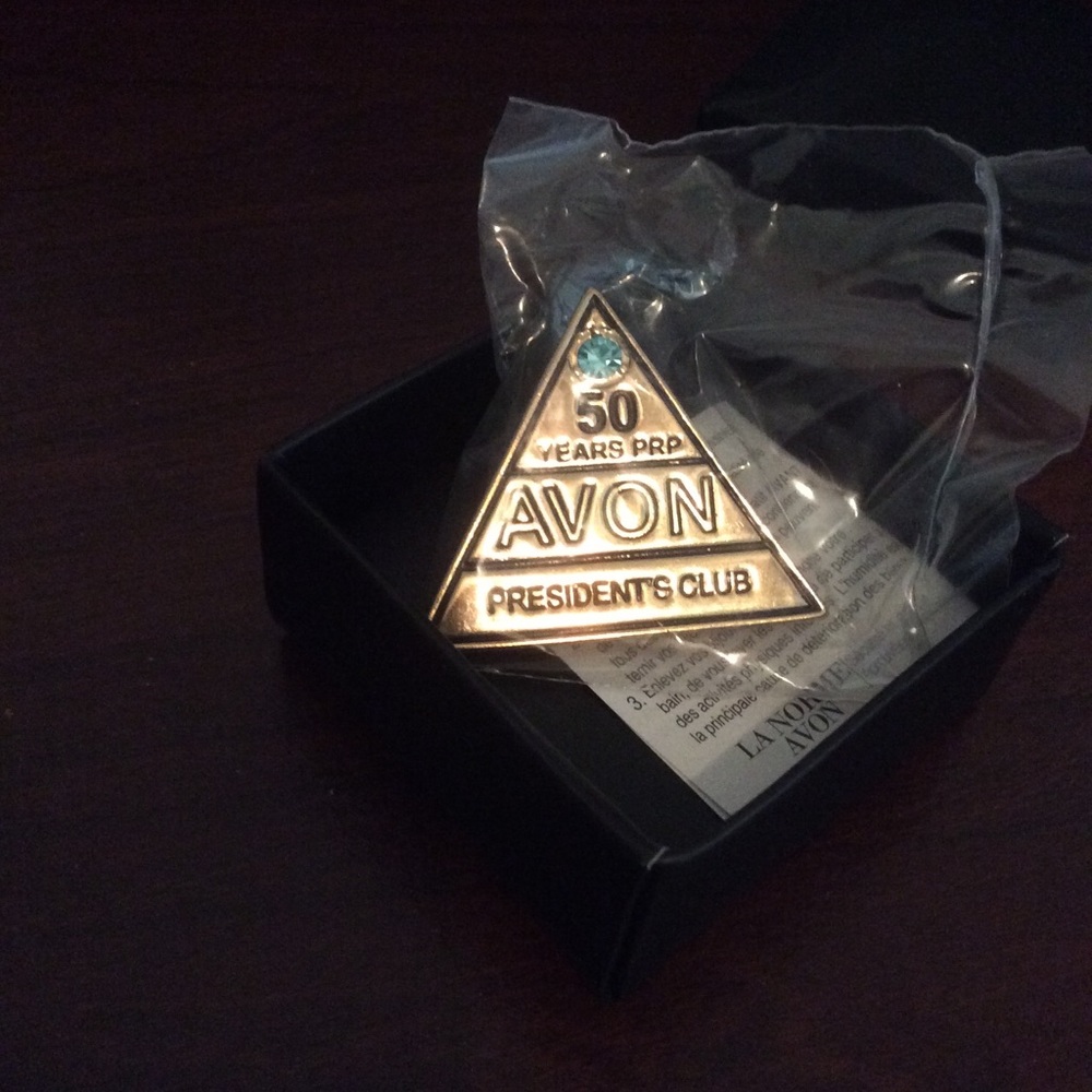 Avon Tribute Pin 50th President Club